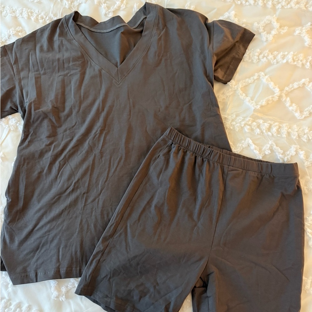 Women's Dark Gray V-Neck Set